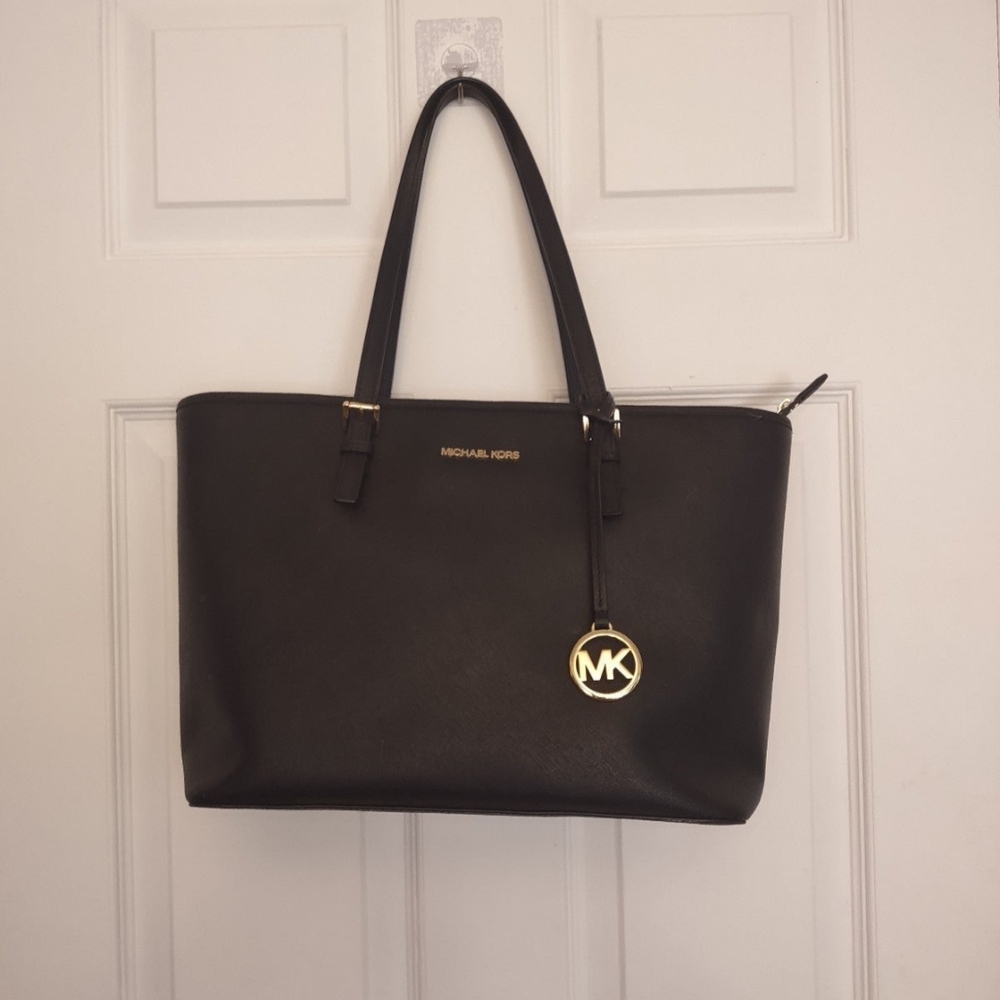 Michael Kors Black Saffiano Leather Tote  Original Price $278
